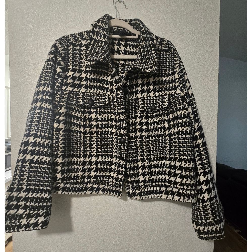 Forever 21 Black and White Geometric Blazer - Picture 2 of 15